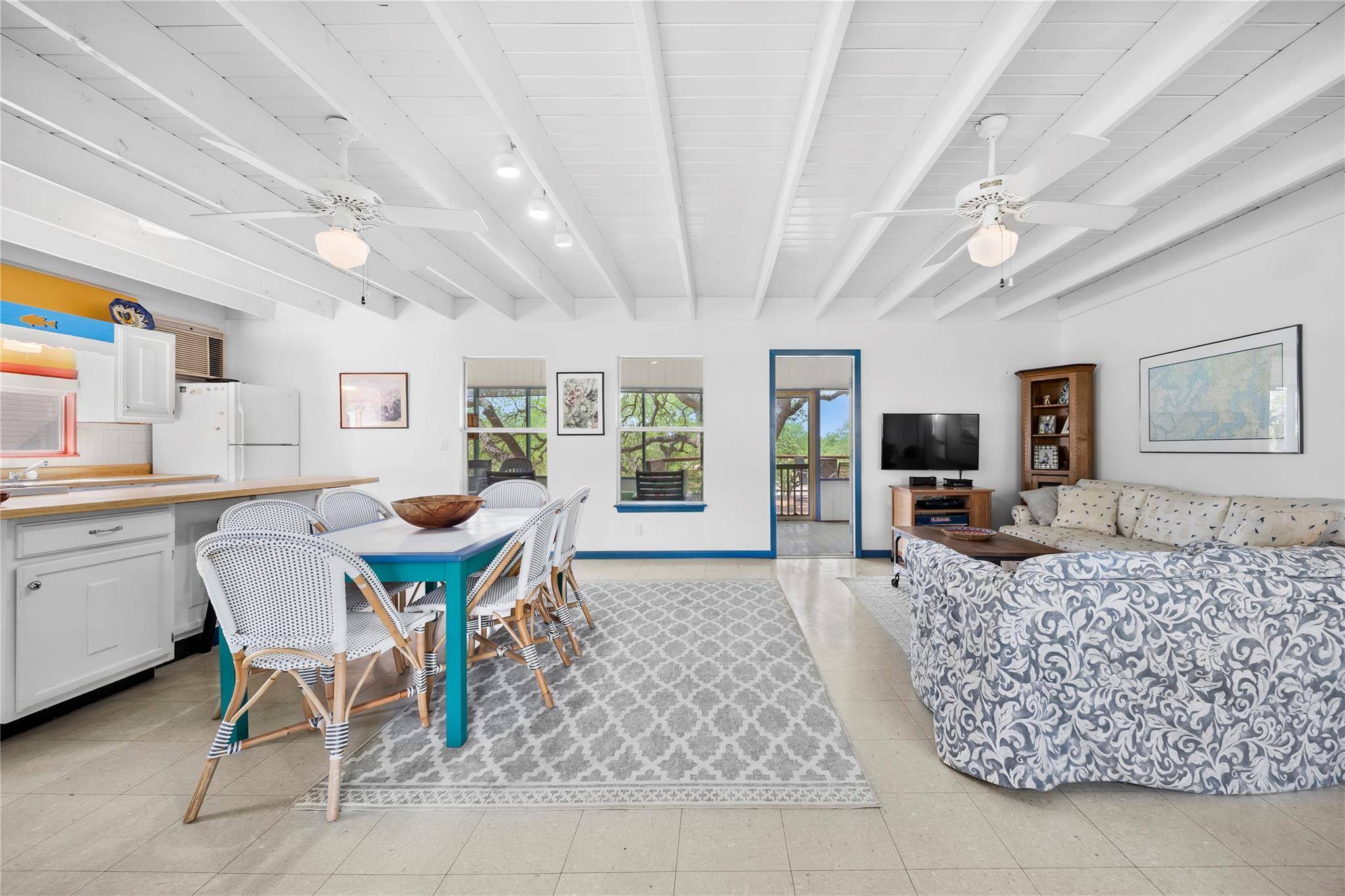 1131 Edgewater DR, Spicewood, TX 78669
