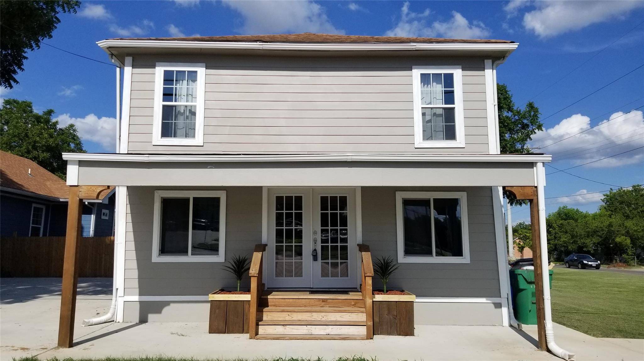 409 S Main ST, Taylor, TX 76574