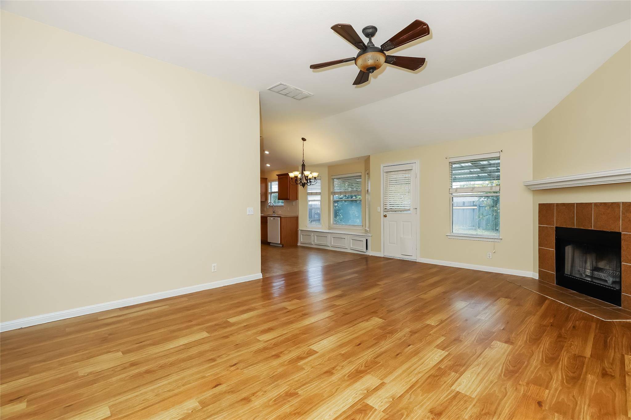1561 Kenneys WAY, Round Rock, TX 78665