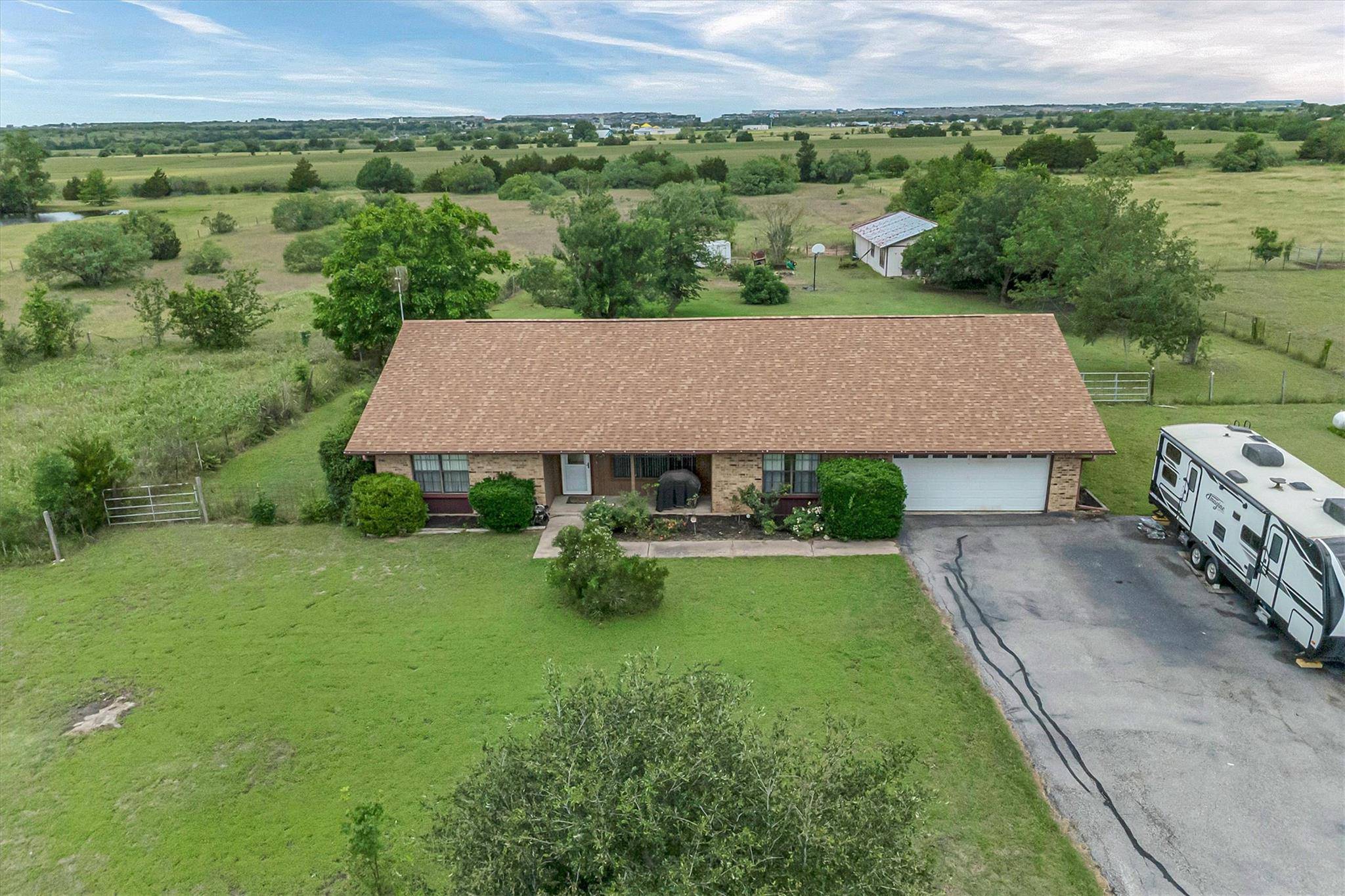 12800 Quarterhorse DR, Elgin, TX 78621