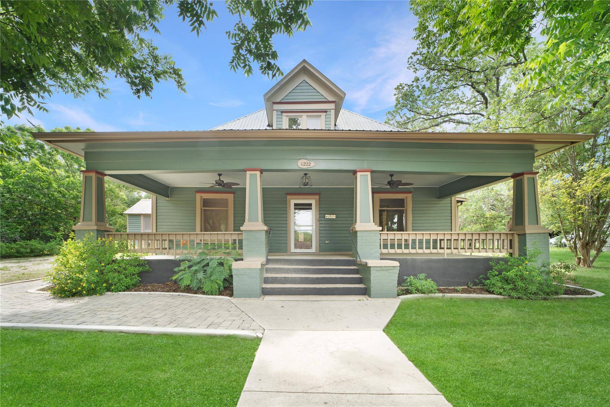 1222 W Hopkins ST, San Marcos, TX 78666
