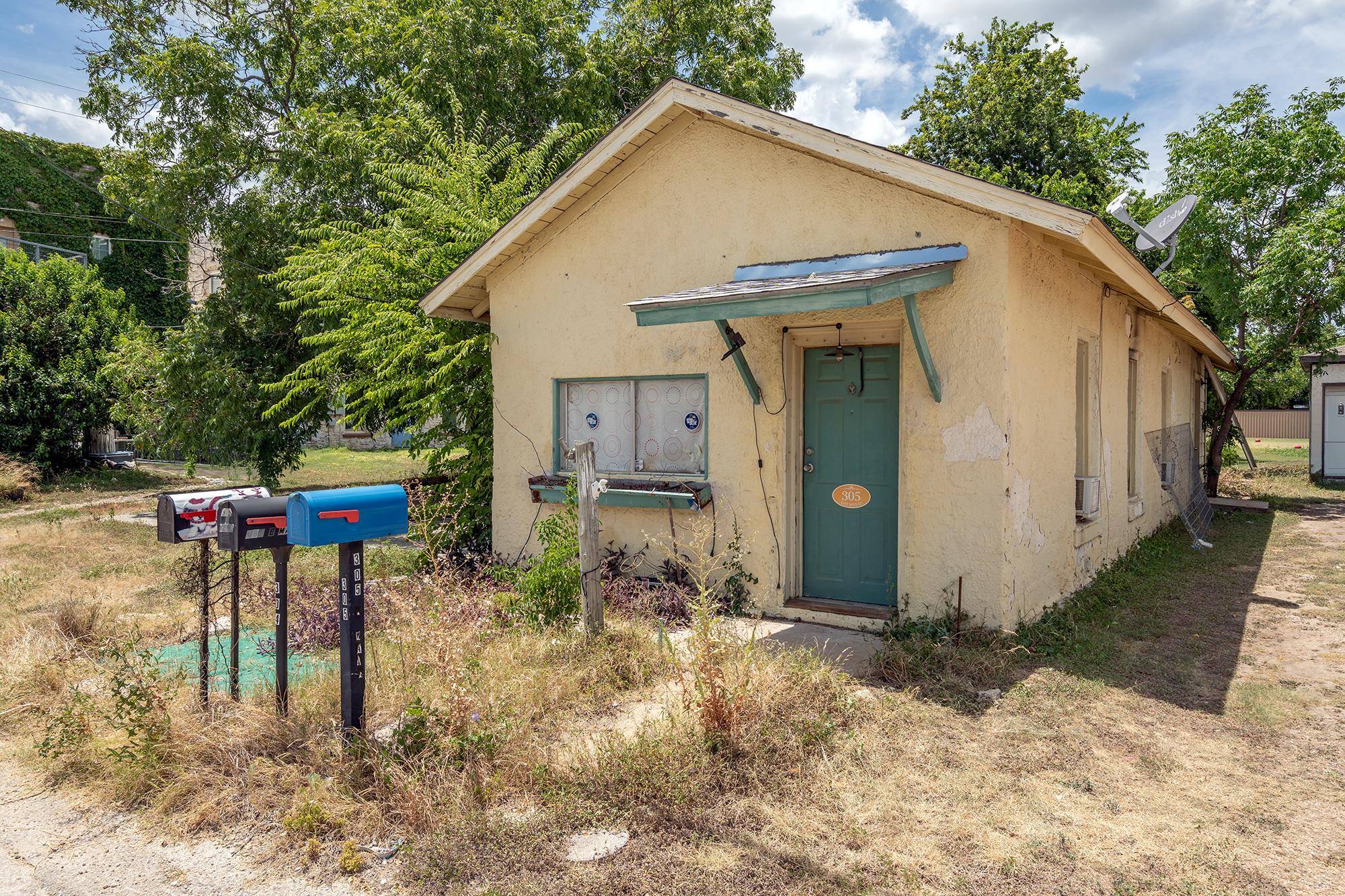 305 E Main ST, Florence, TX 76527