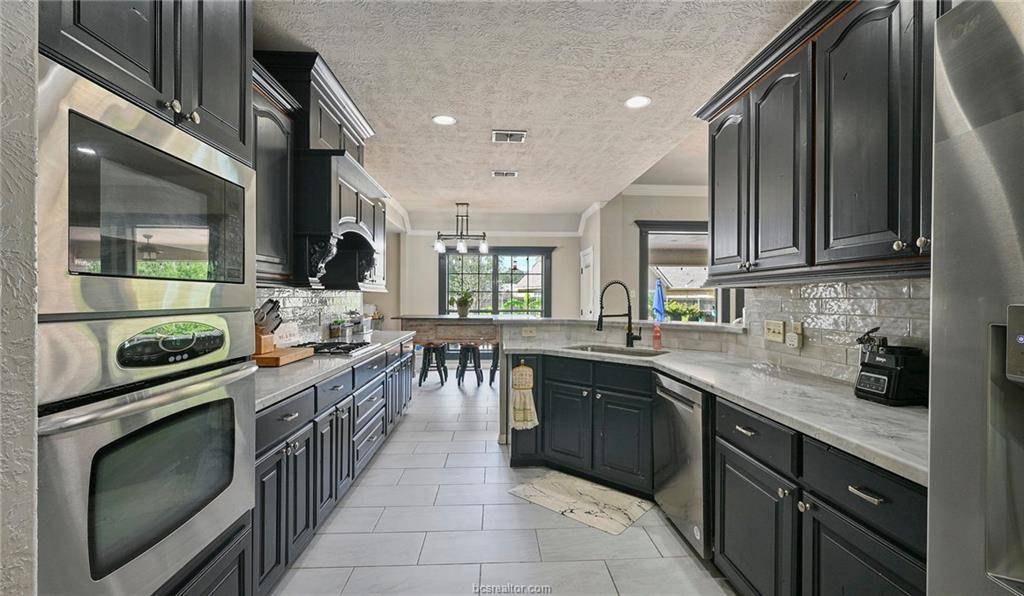 1108 Honeysuckle LN, Caldwell, TX 77836