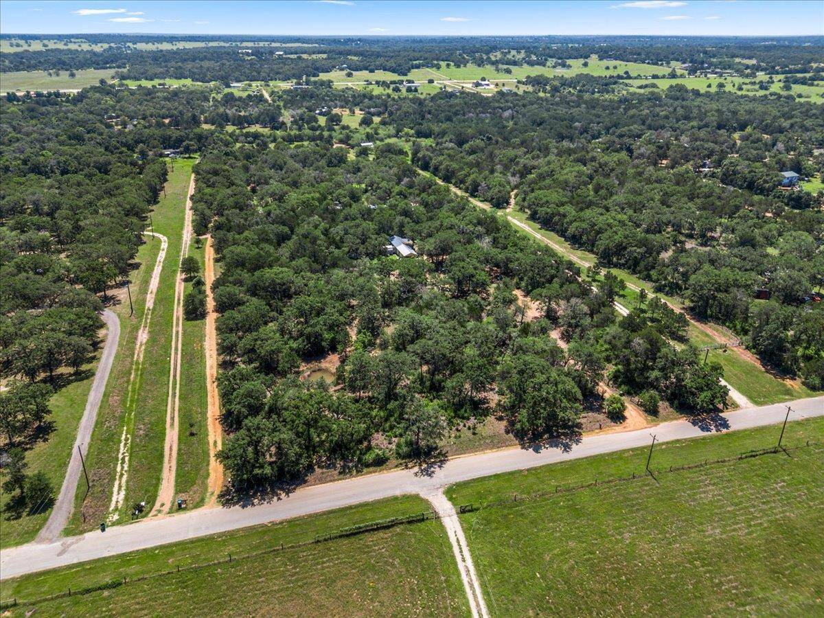 247 Pine Valley LOOP, Smithville, TX 78957