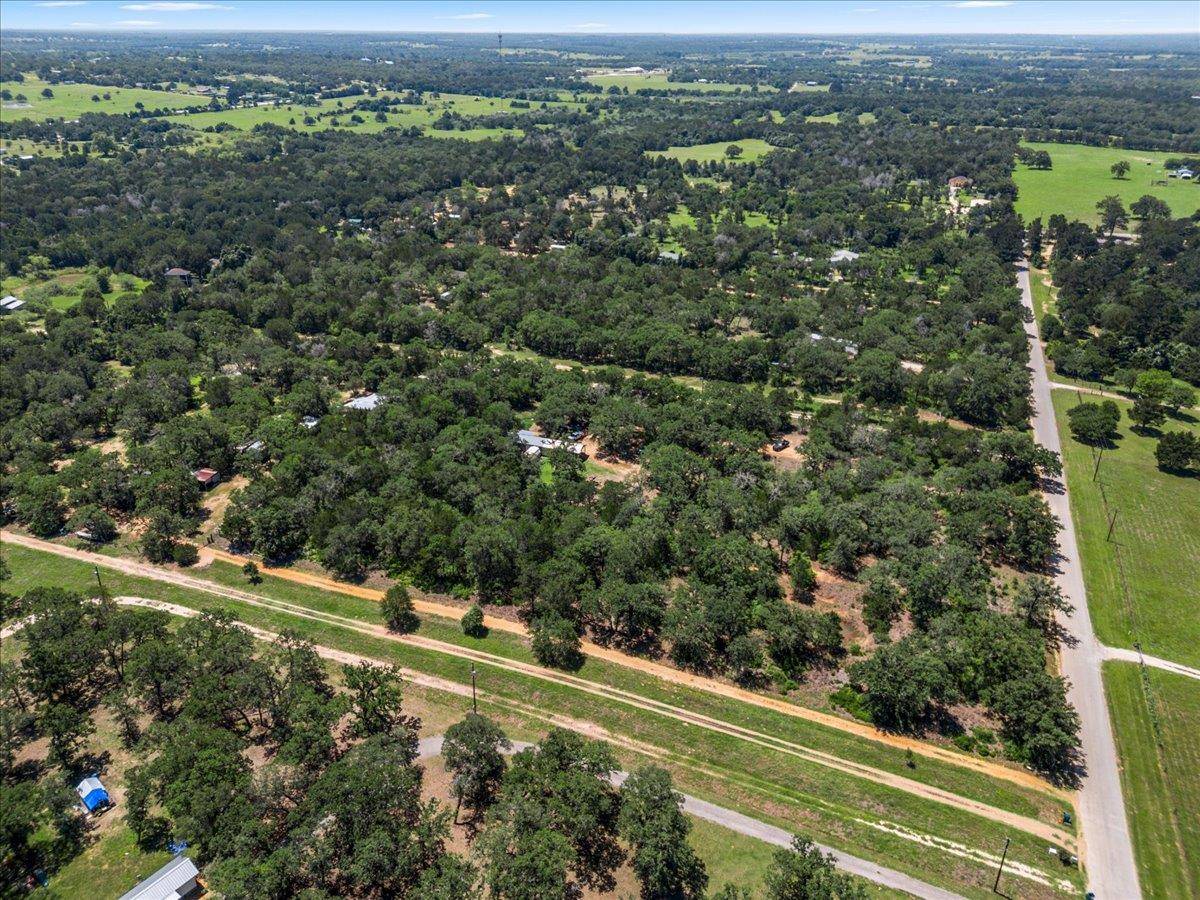 247 Pine Valley LOOP, Smithville, TX 78957