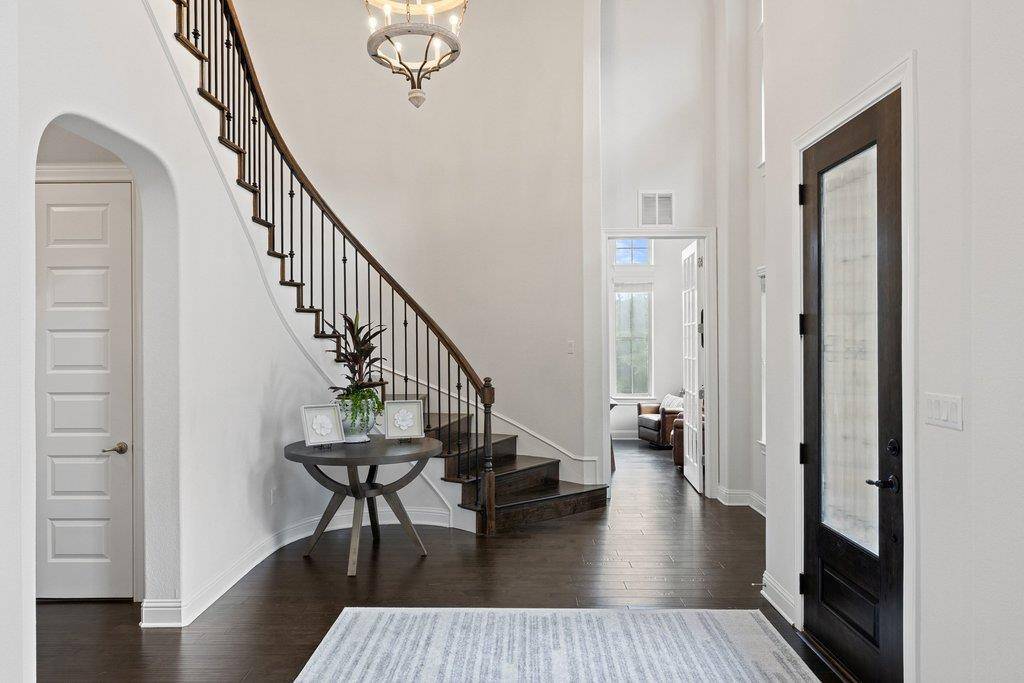 215 Lodestone LN, Austin, TX 78738