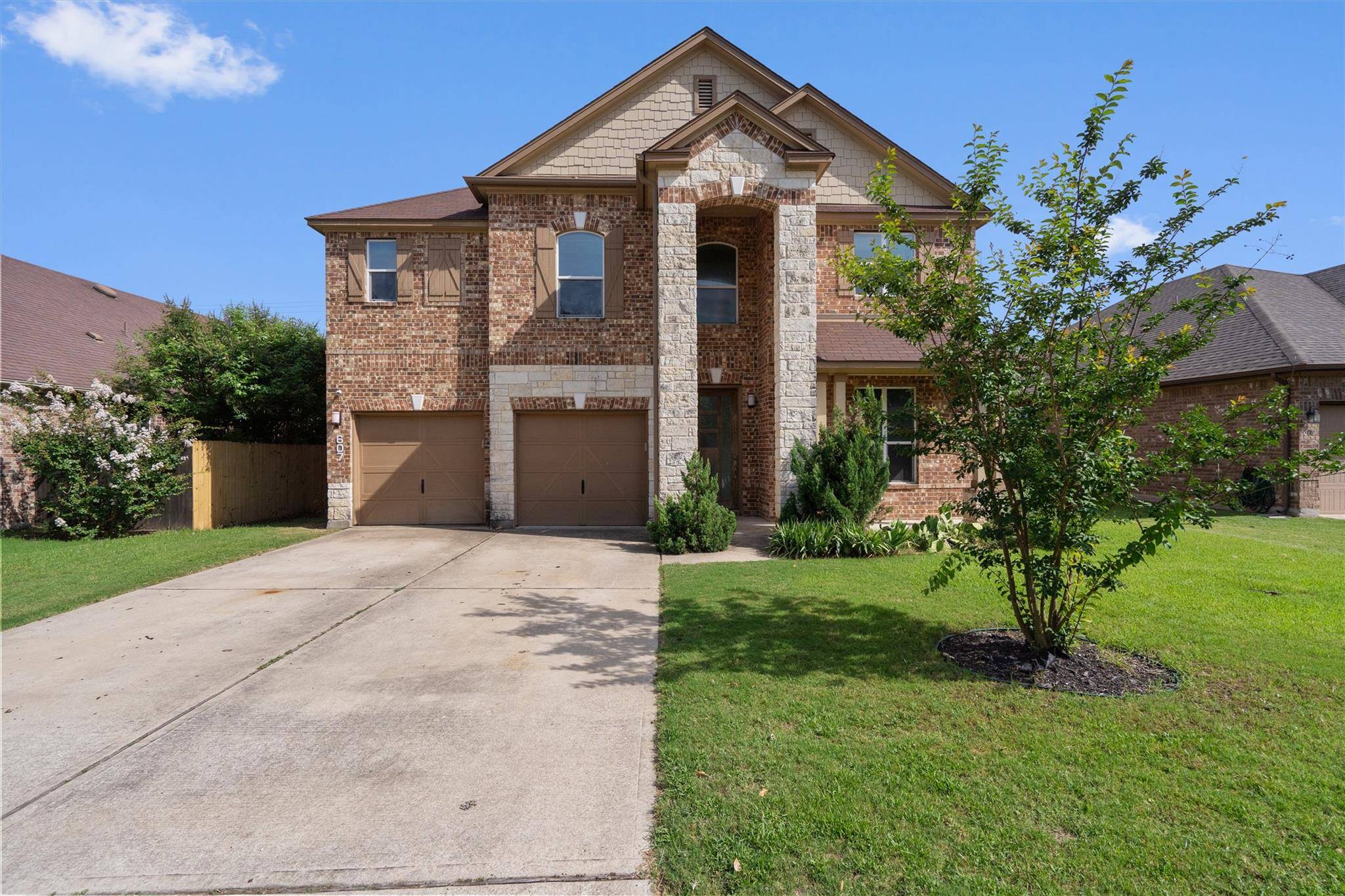 607 Yosemite TRL, Taylor, TX 76574