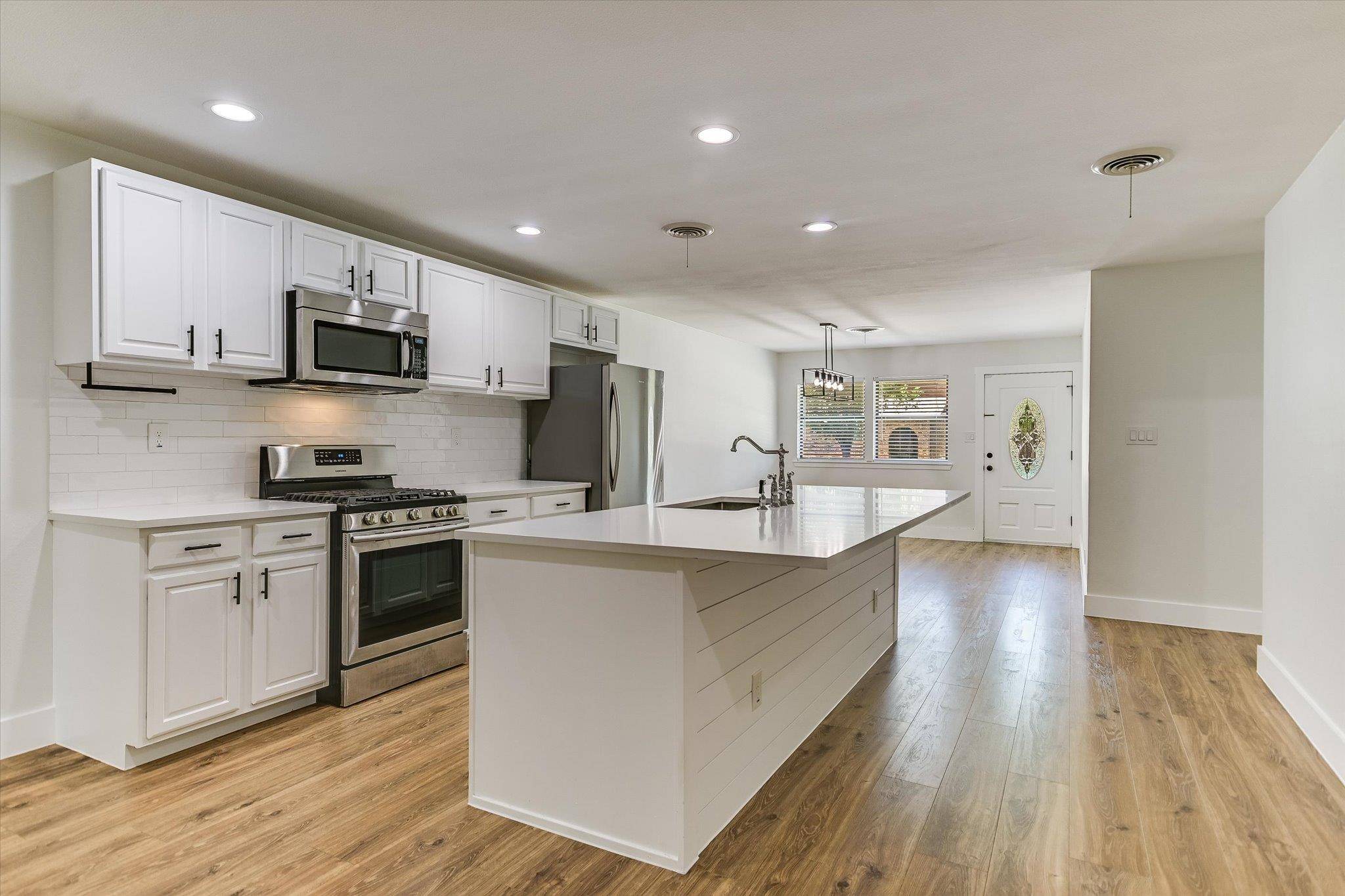 556 E 19th ST, Georgetown, TX 78626