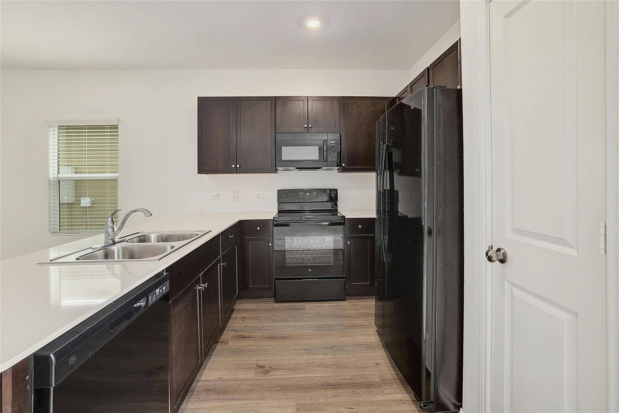 916 Rancho Del Cielo LOOP, Jarrell, TX 76537