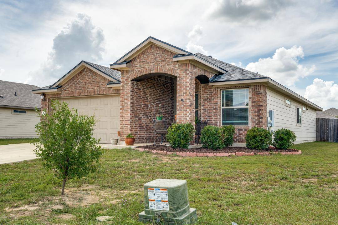 1618 Woodlands DR, Kyle, TX 78640