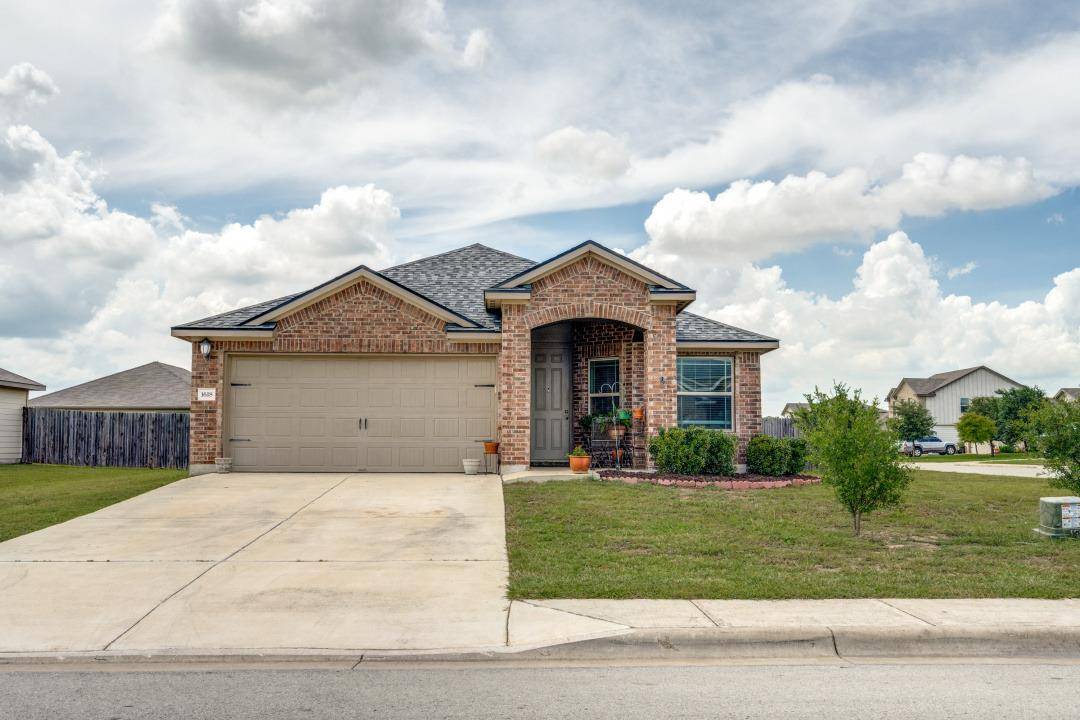 1618 Woodlands DR, Kyle, TX 78640