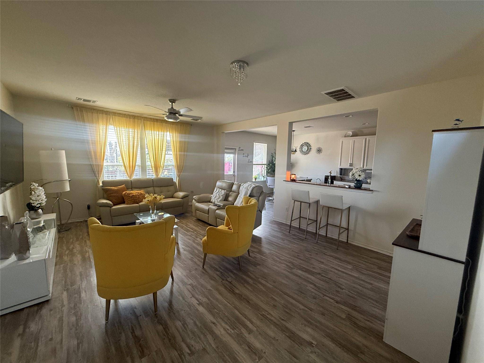 426 Eves Necklace DR, Buda, TX 78610
