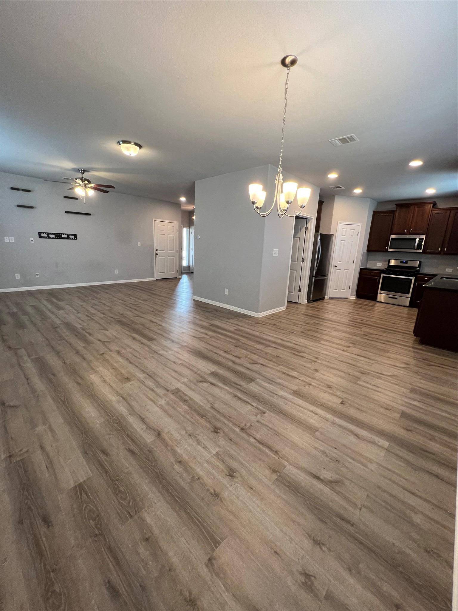 160 Shearwater LN, Leander, TX 78641