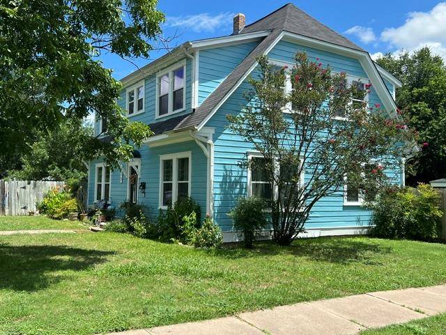 215 W 7th ST, Taylor, TX 76574