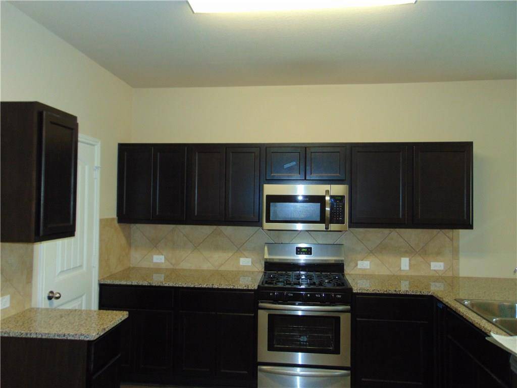 305 Cibolo Creek DR, Kyle, TX 78640
