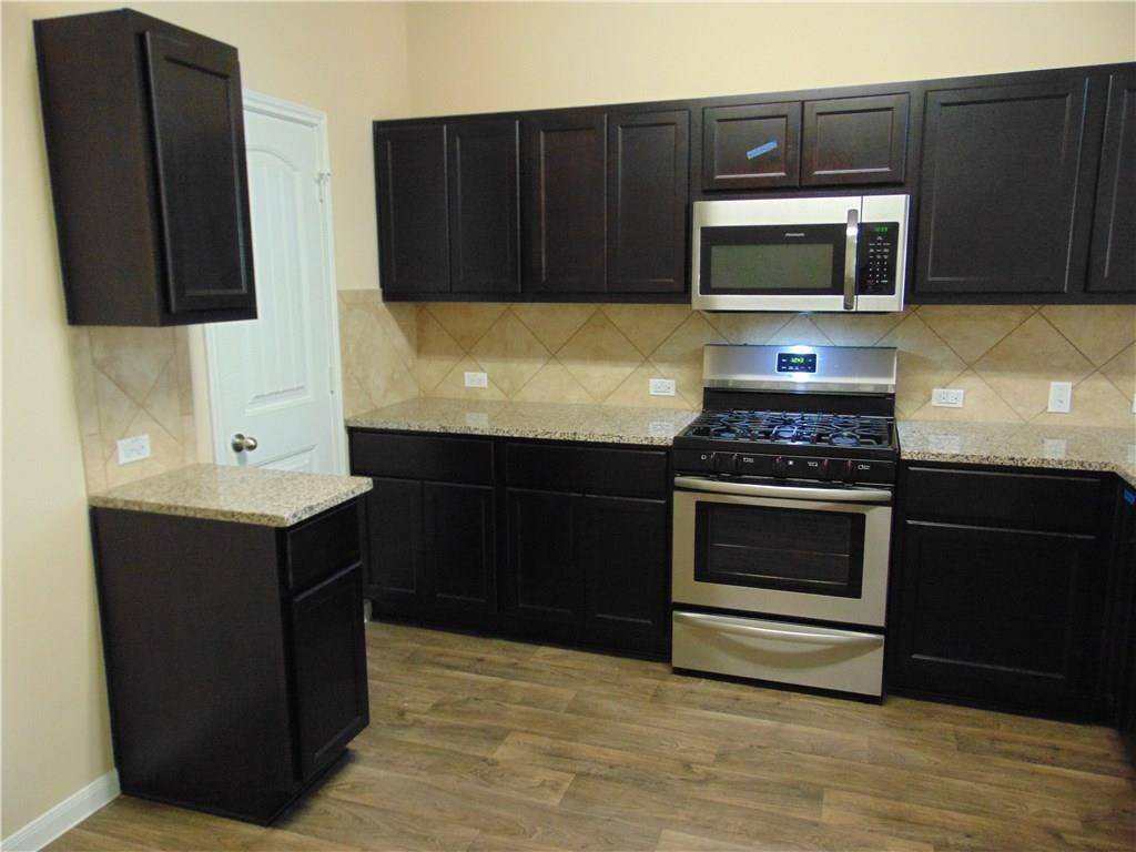 305 Cibolo Creek DR, Kyle, TX 78640