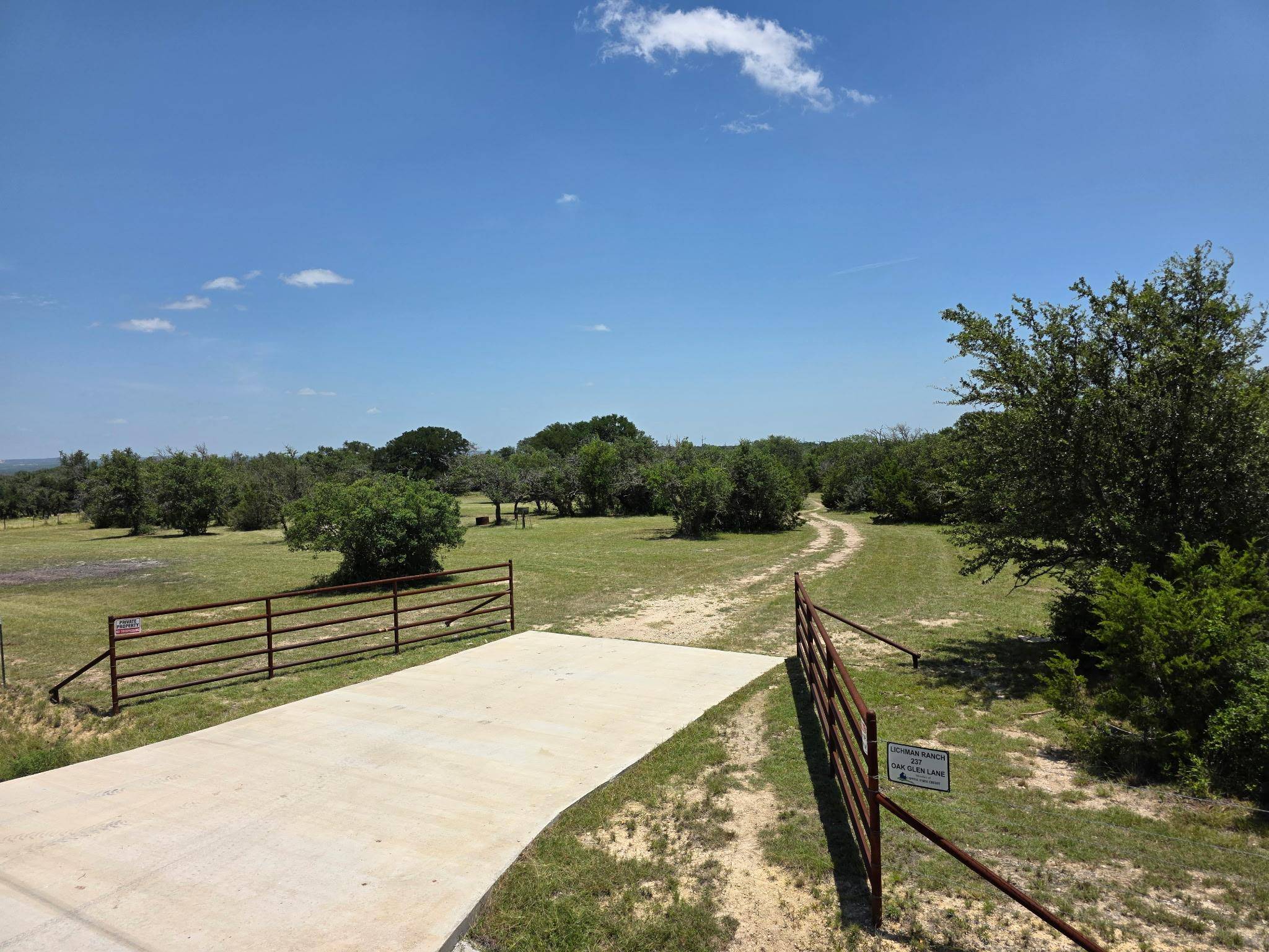 237 Oak Glen LN, Briggs, TX 78608