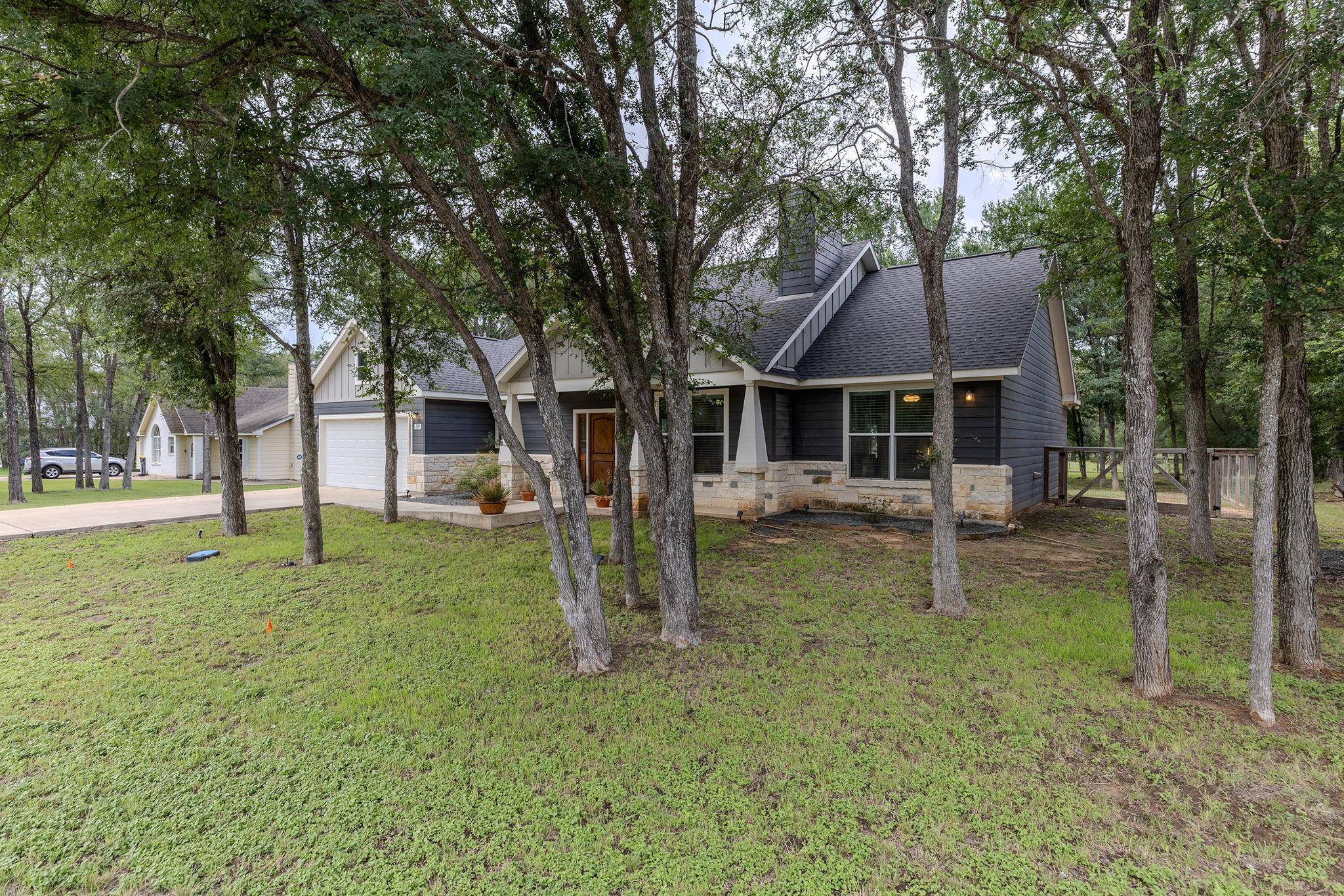346 Lamaloa LN, Bastrop, TX 78602