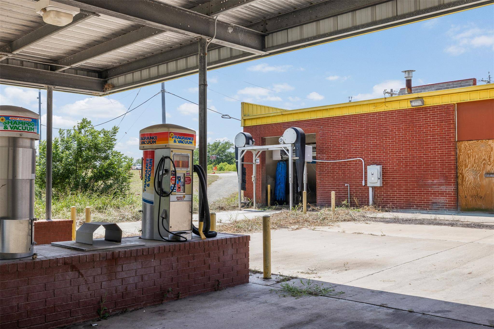 621 W Travis ST, La Grange, TX 78945