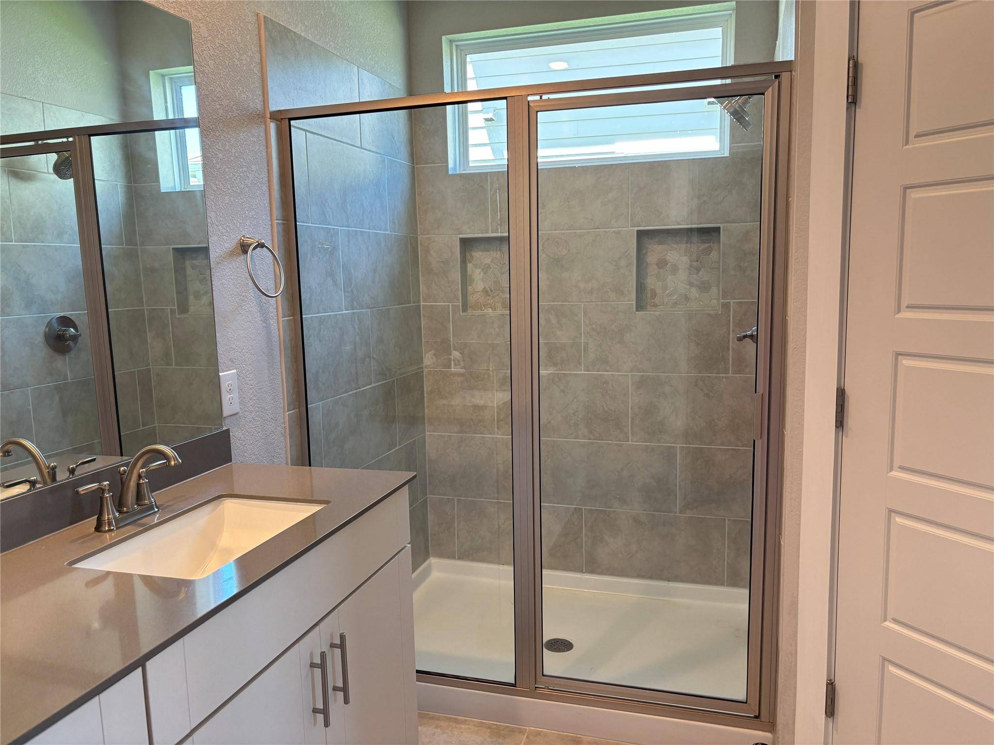 207 Whisper Rill DR, Hutto, TX 78634