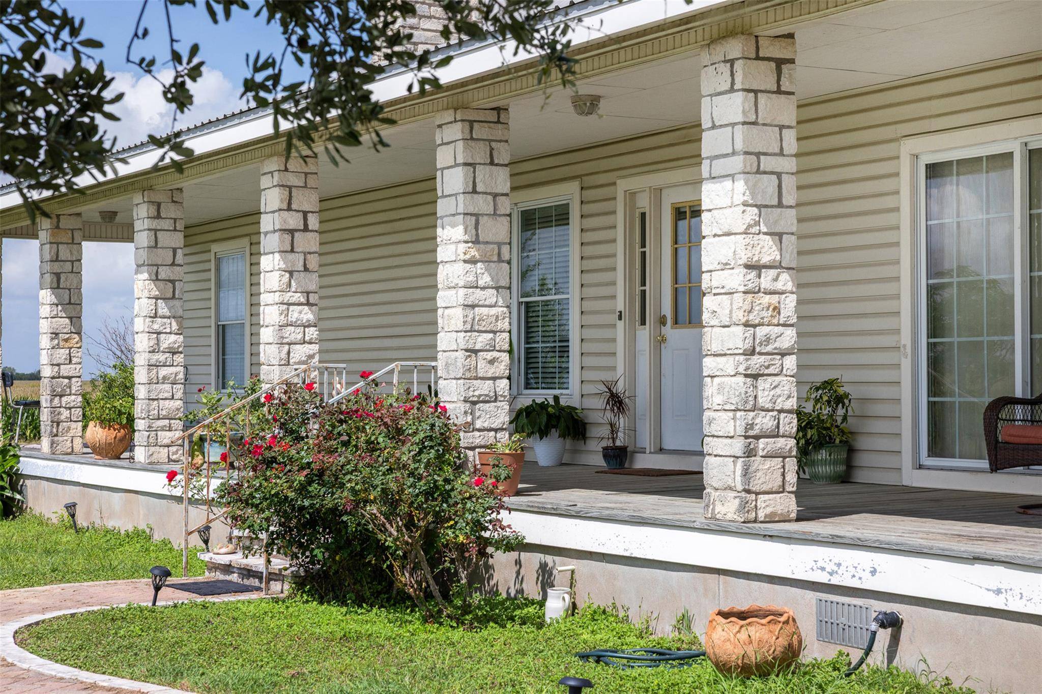 18108 Werchan LN, Coupland, TX 78615