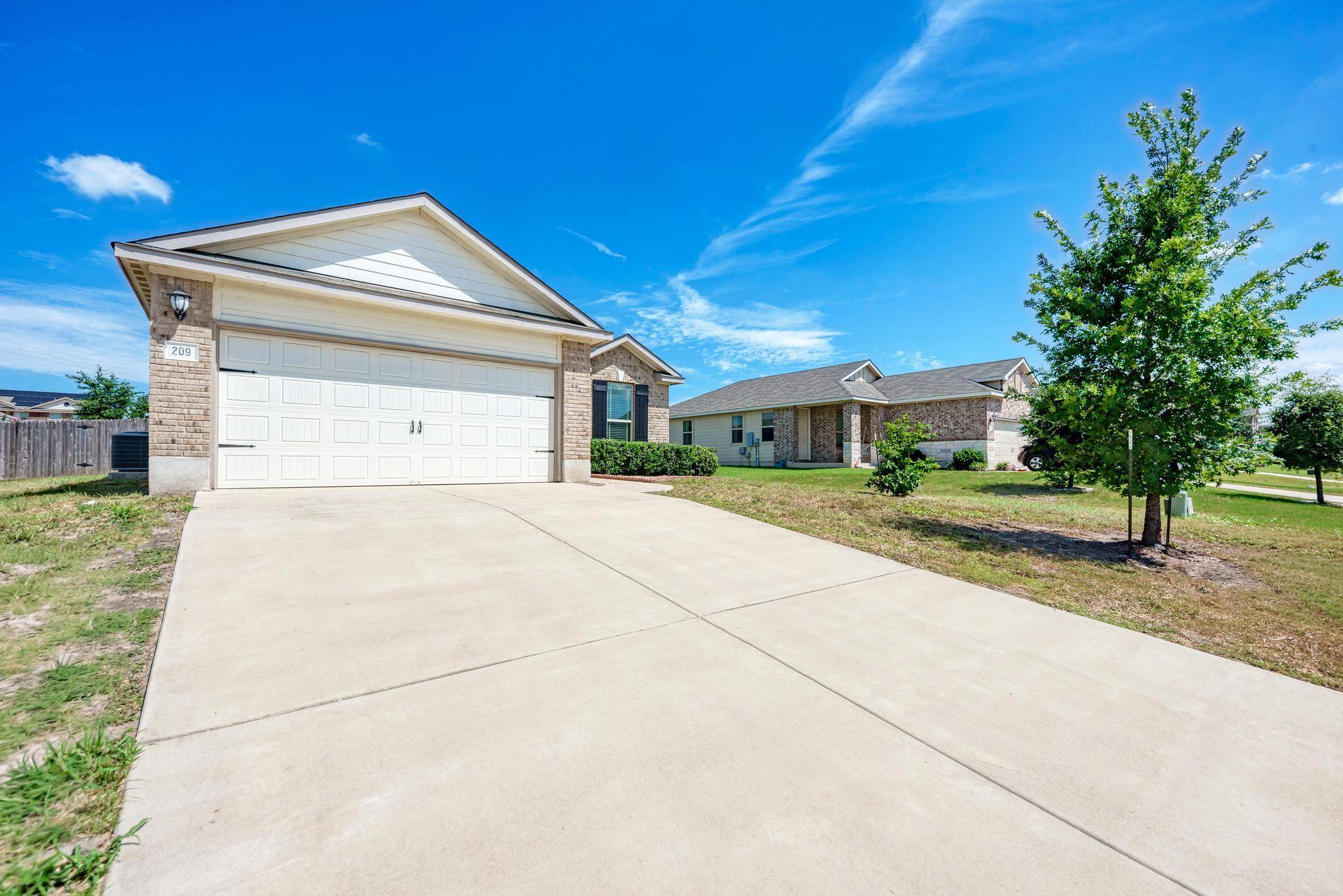 209 Forest Moon LN, Kyle, TX 78640