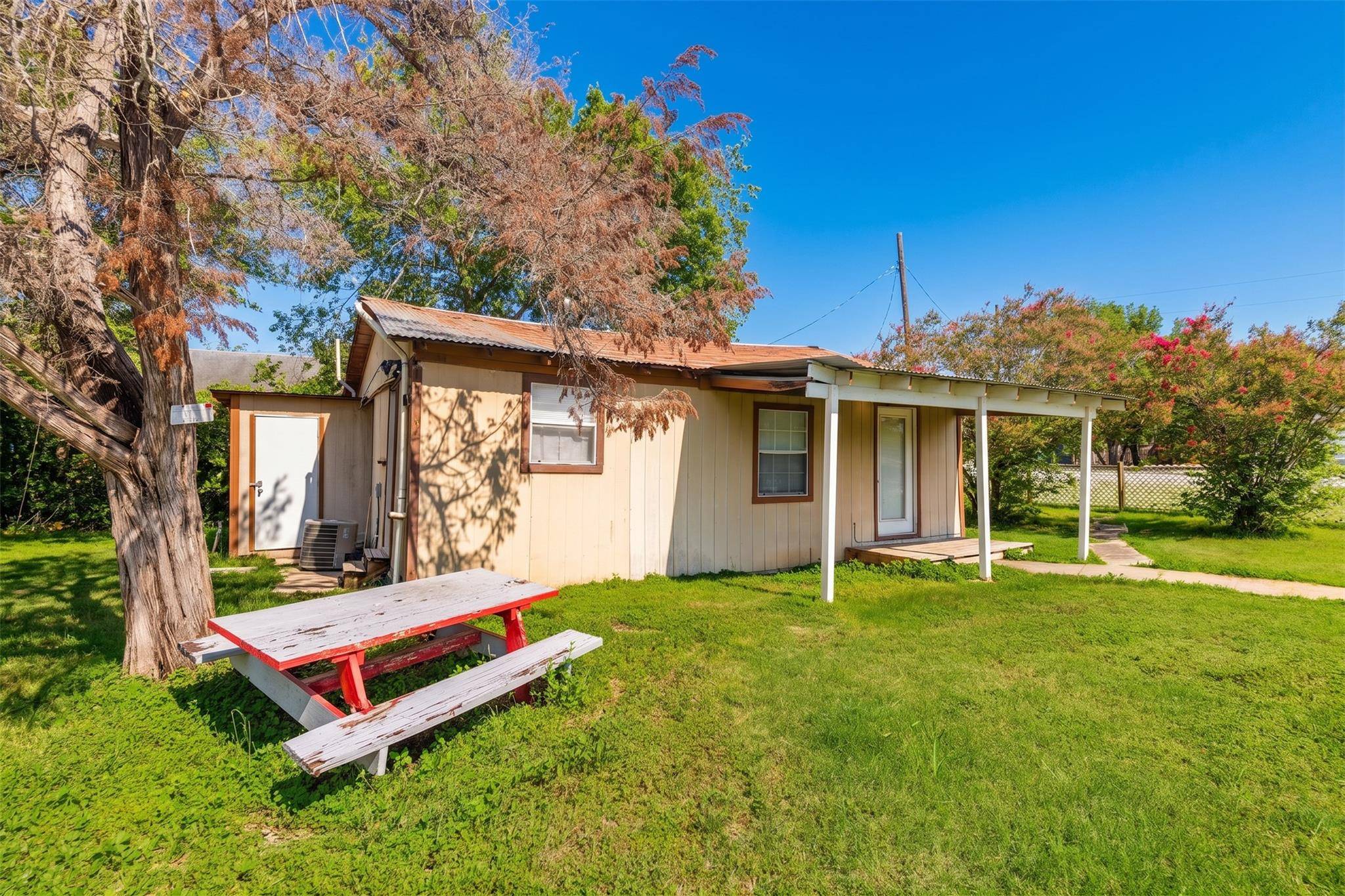 310 E Parsons ST, Manor, TX 78653