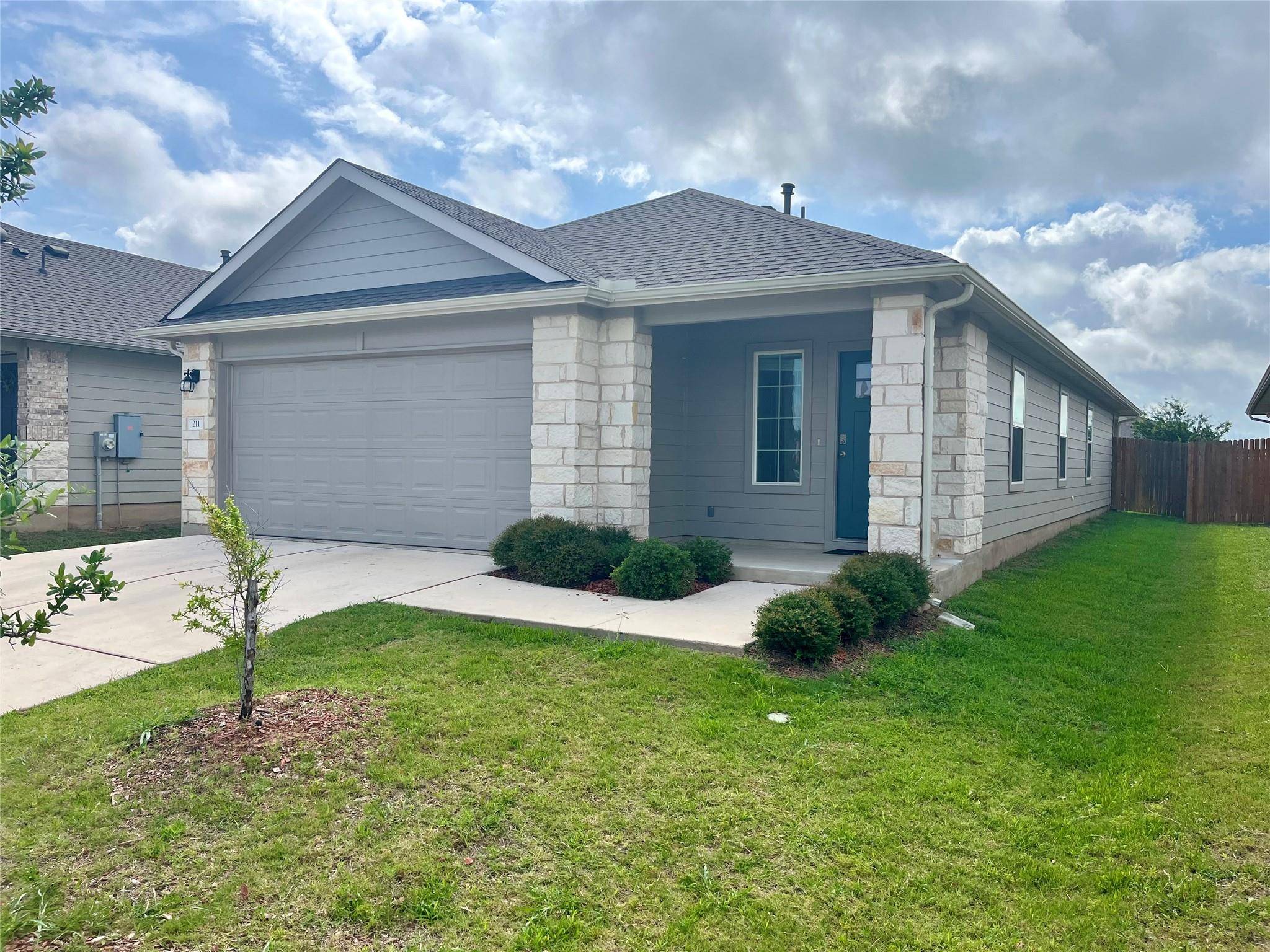211 Hamilton Pool LN, Bastrop, TX 78602