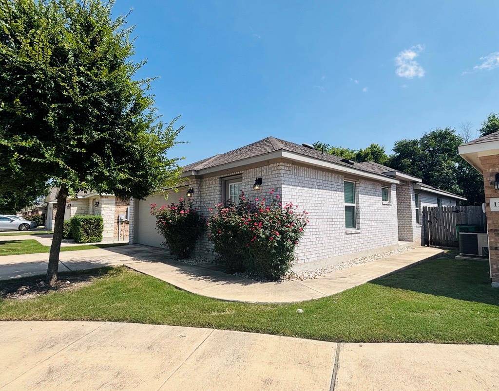1303 Bear Peak LN, Pflugerville, TX 78660