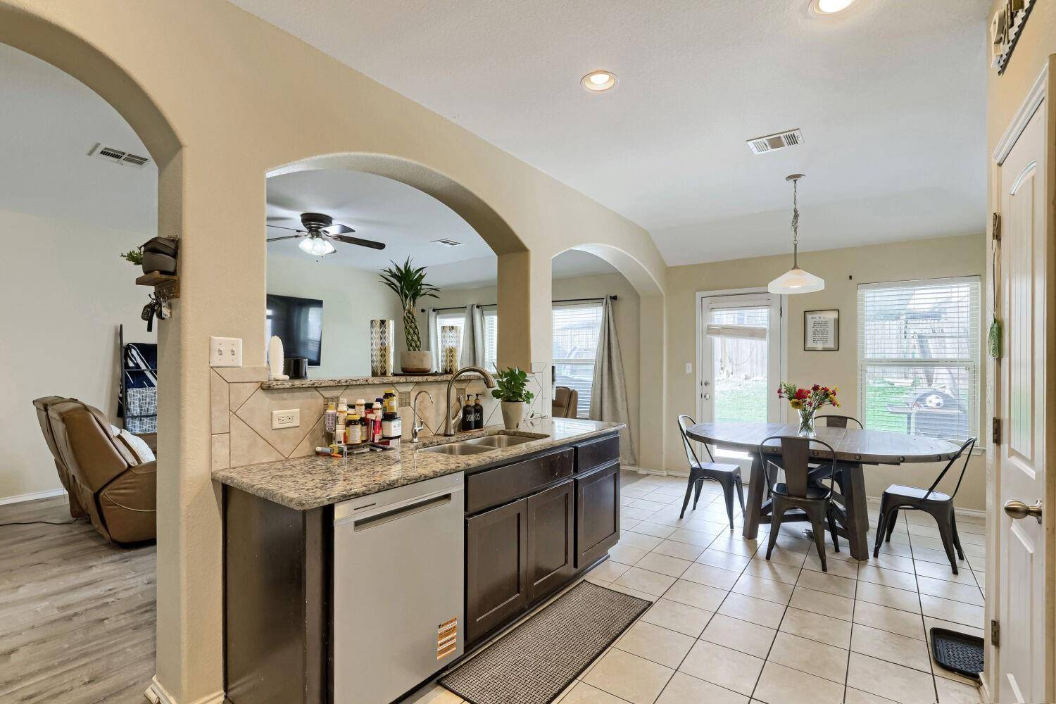 103 Buescher CV, Hutto, TX 78634