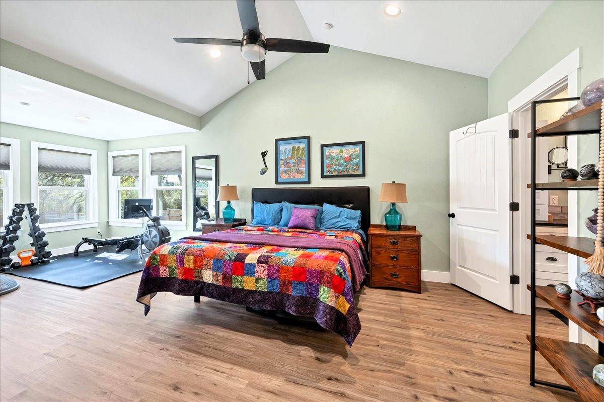 10502 W Lakeview DR, Jonestown, TX 78645