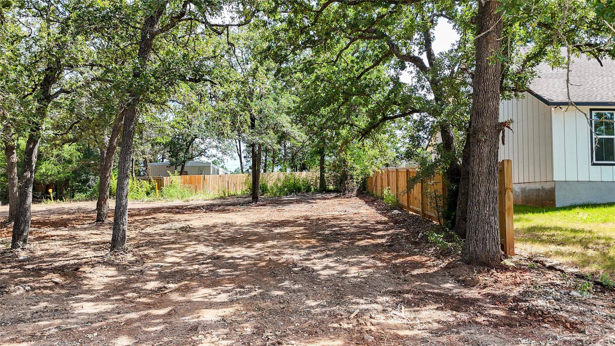 115 Eaglenest CT, Smithville, TX 78957