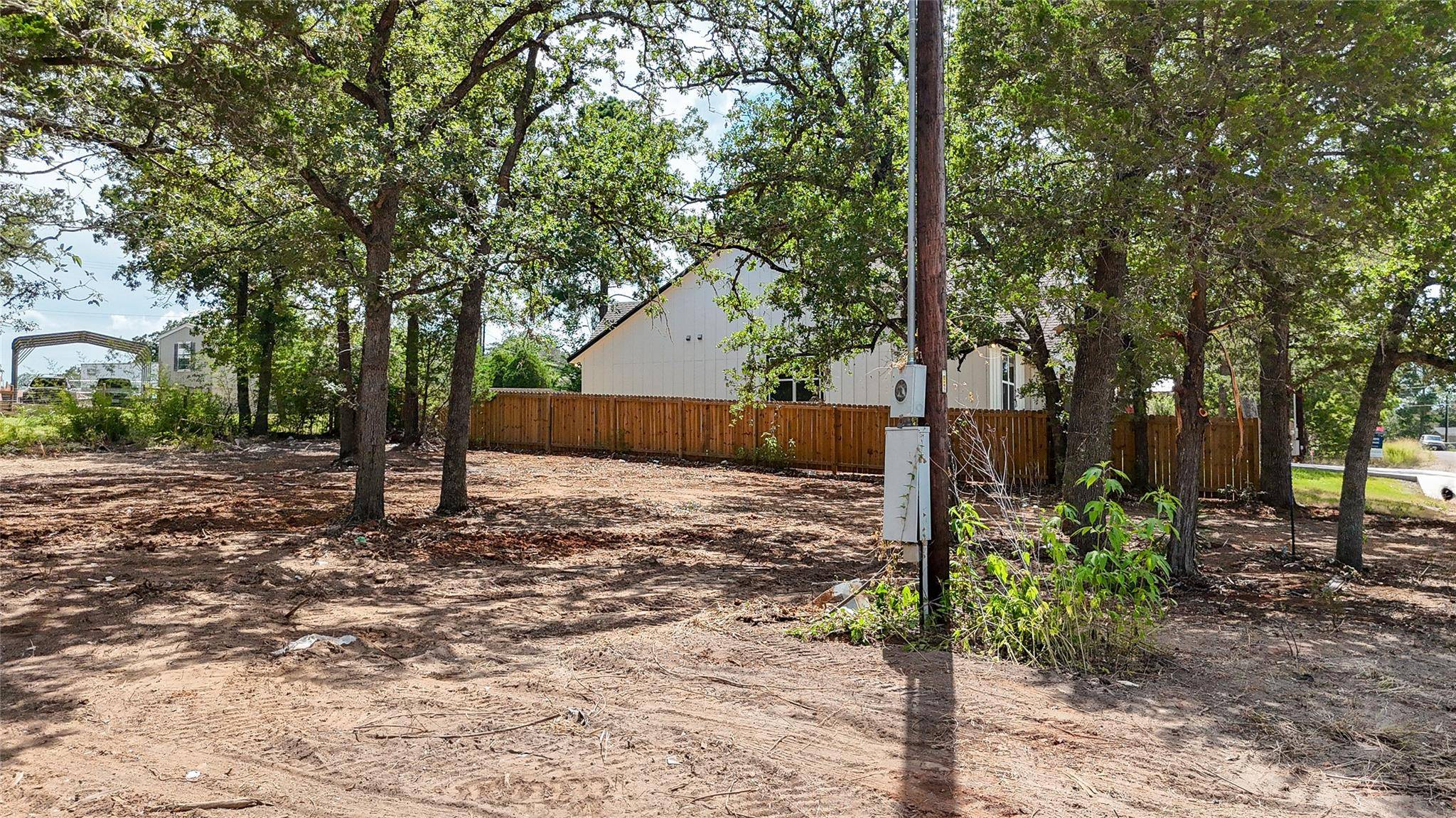 115 Eaglenest CT, Smithville, TX 78957