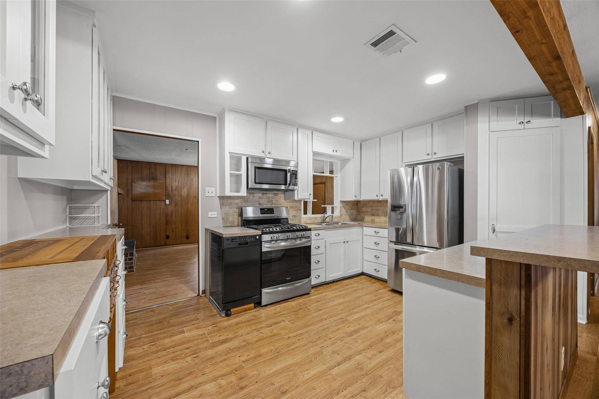914 Plum ST, Lockhart, TX 78644