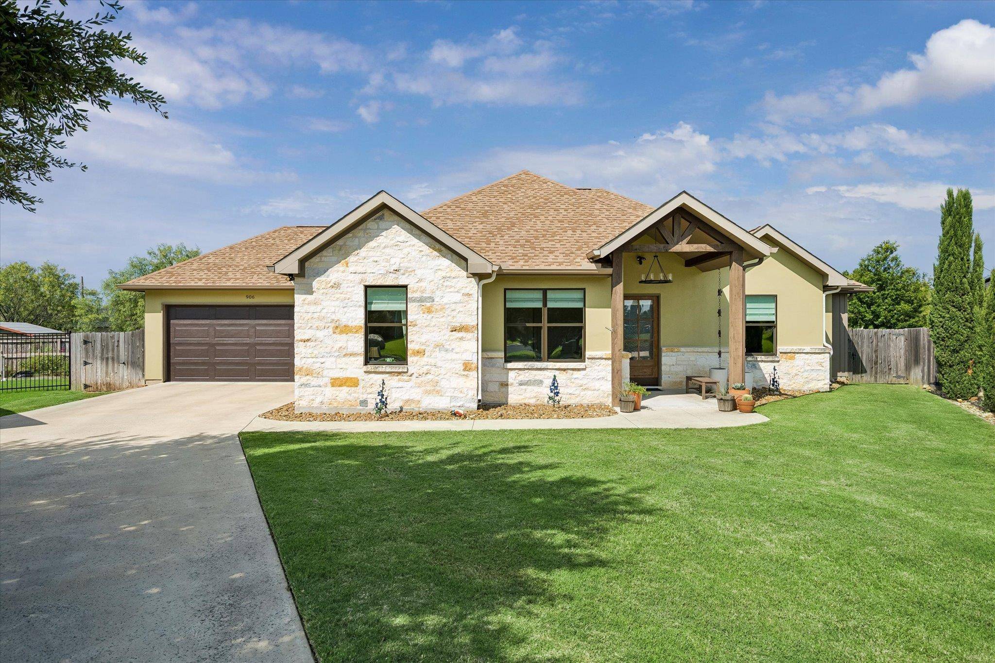 906 Canyon Oak CIR, Marble Falls, TX 78654