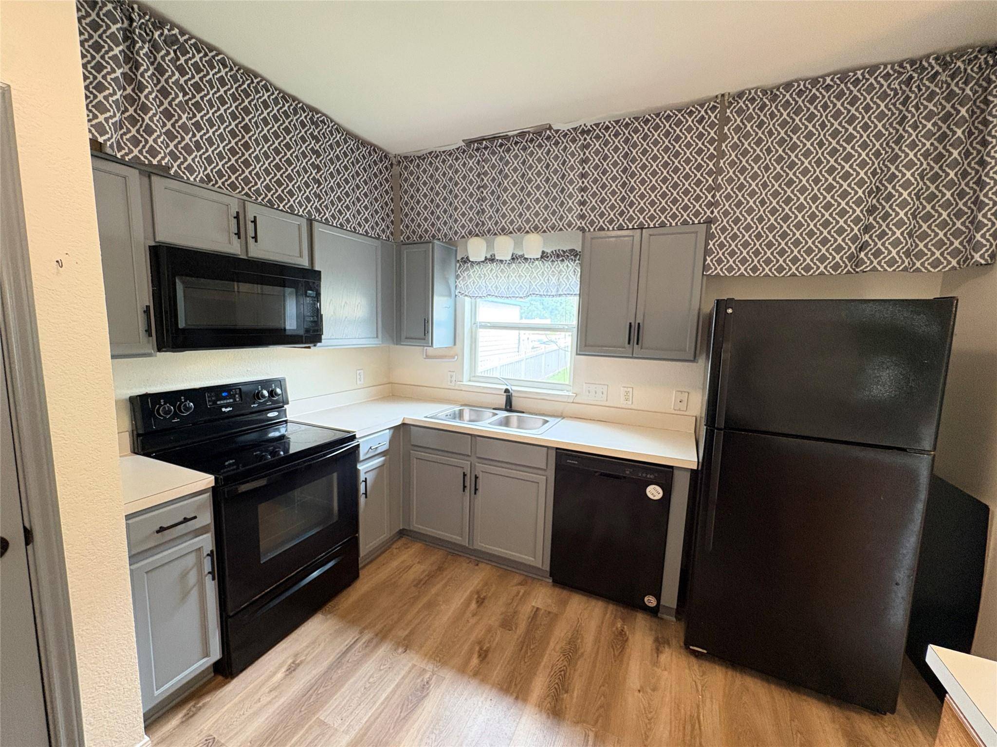215 Michaelis #B, Kyle, TX 78640