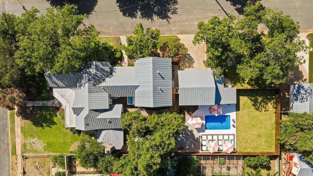 308 E Travis ST, Fredericksburg, TX 78624