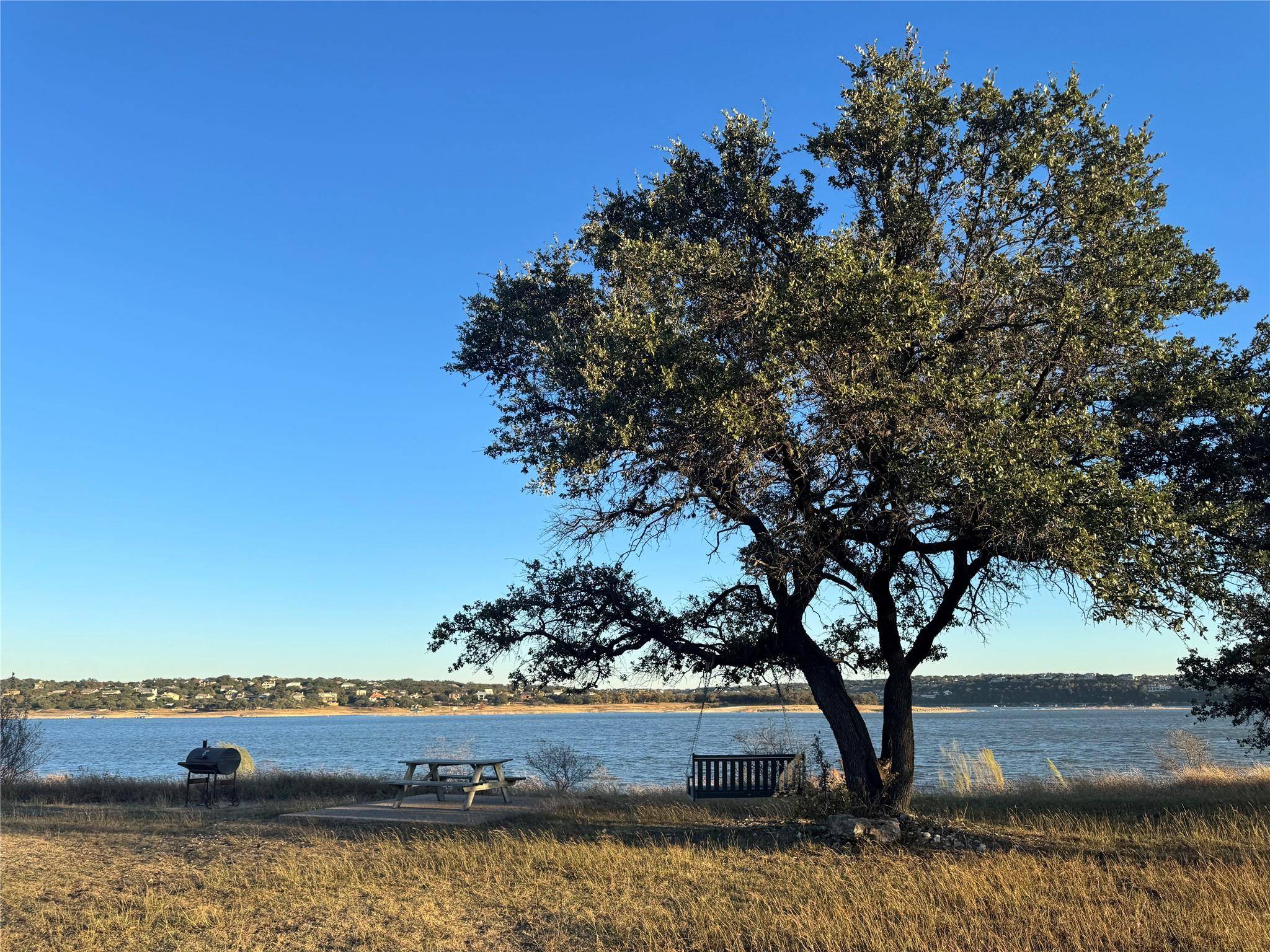 918 Debco LN, Spicewood, TX 78669