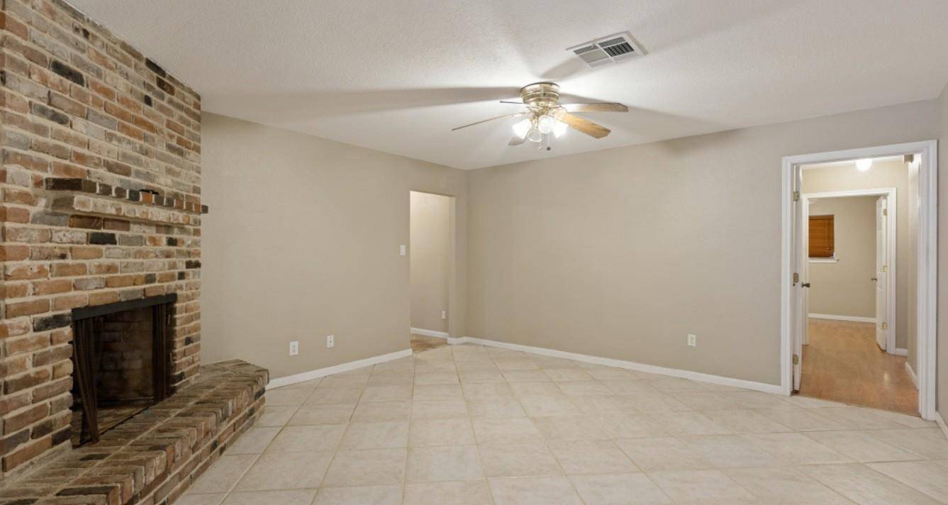 3221 Pine ST, Galveston, TX 77551