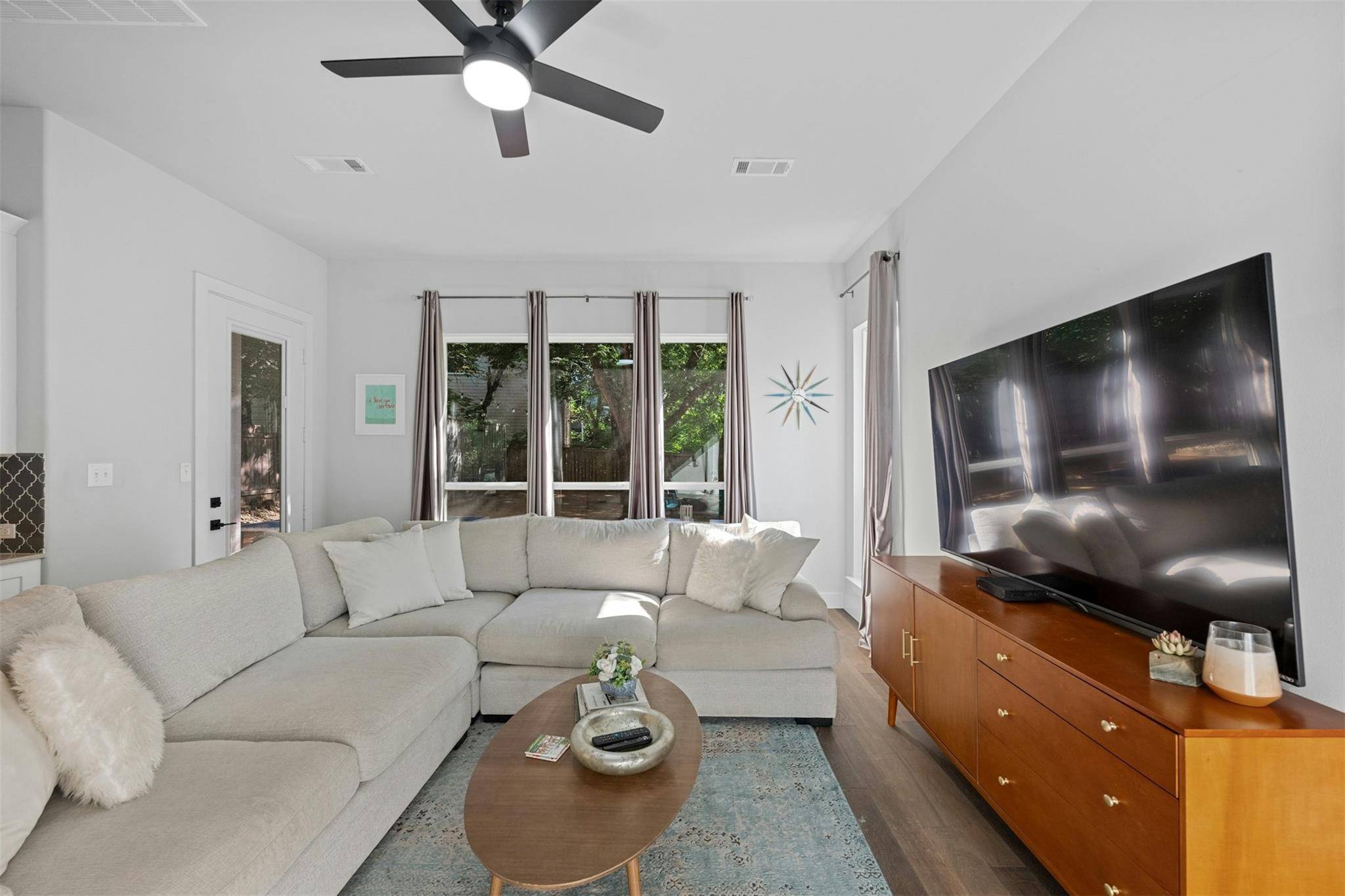 1902 E 8th ST, Austin, TX 78702