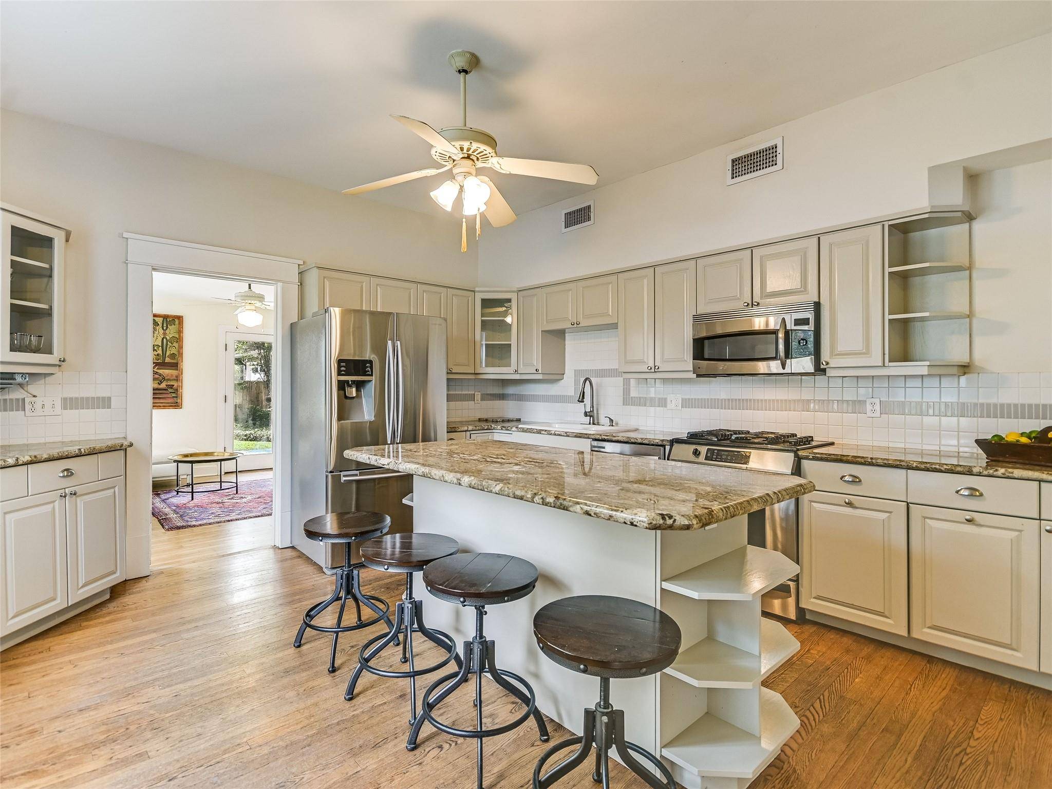 200 W 40th ST, Austin, TX 78751