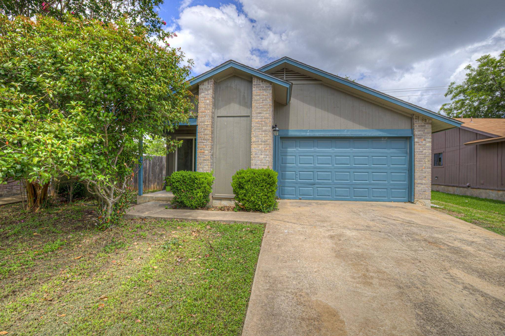 1905 Castle Gate CIR, San Marcos, TX 78666