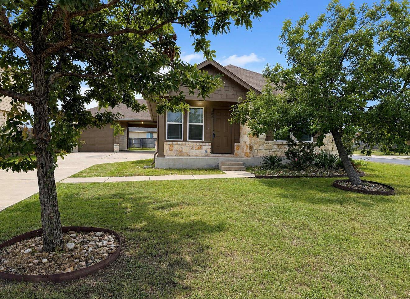200 McCoy LN, Hutto, TX 78634