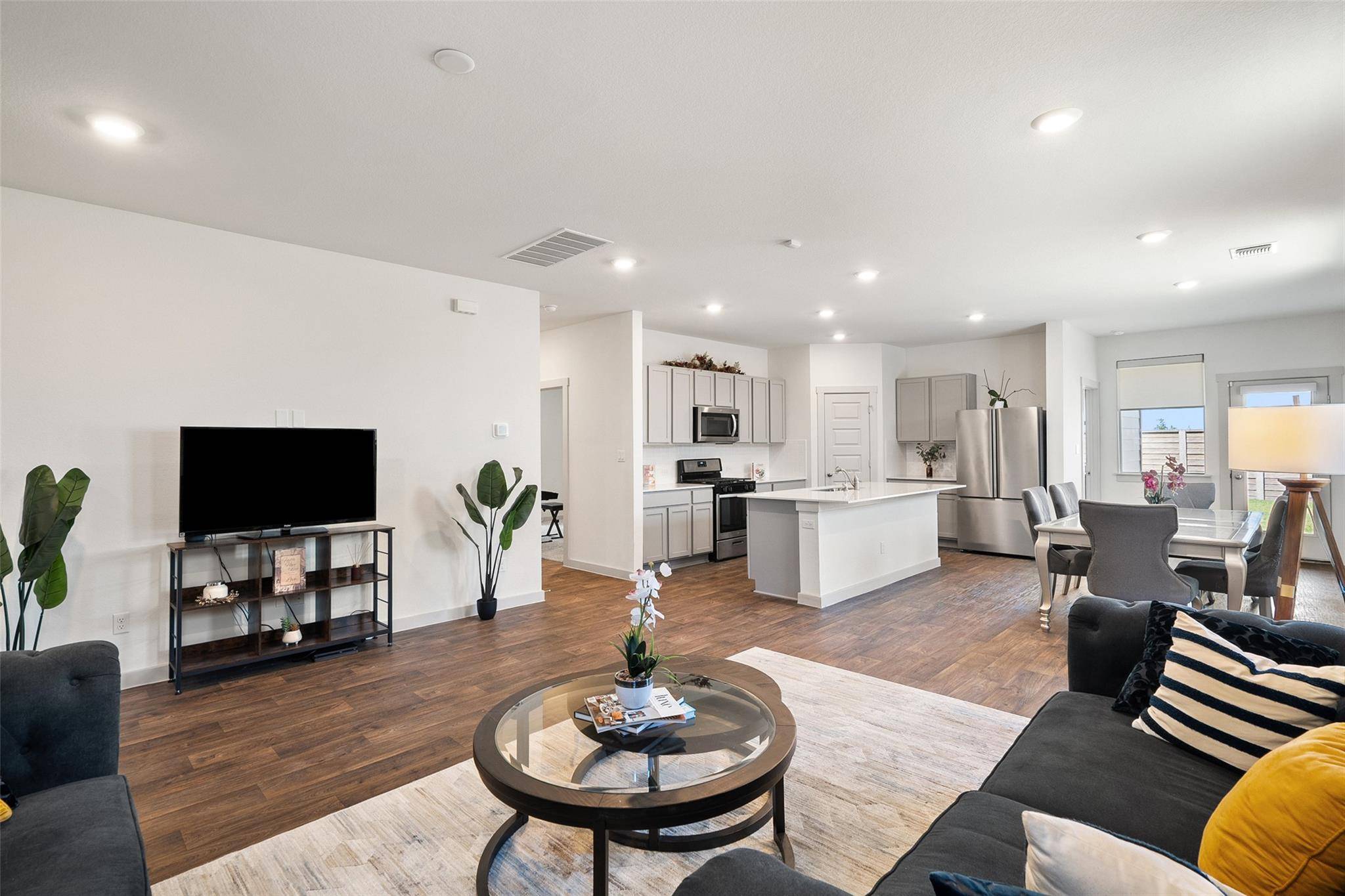 202 Barton Creek LN, Hutto, TX 78634