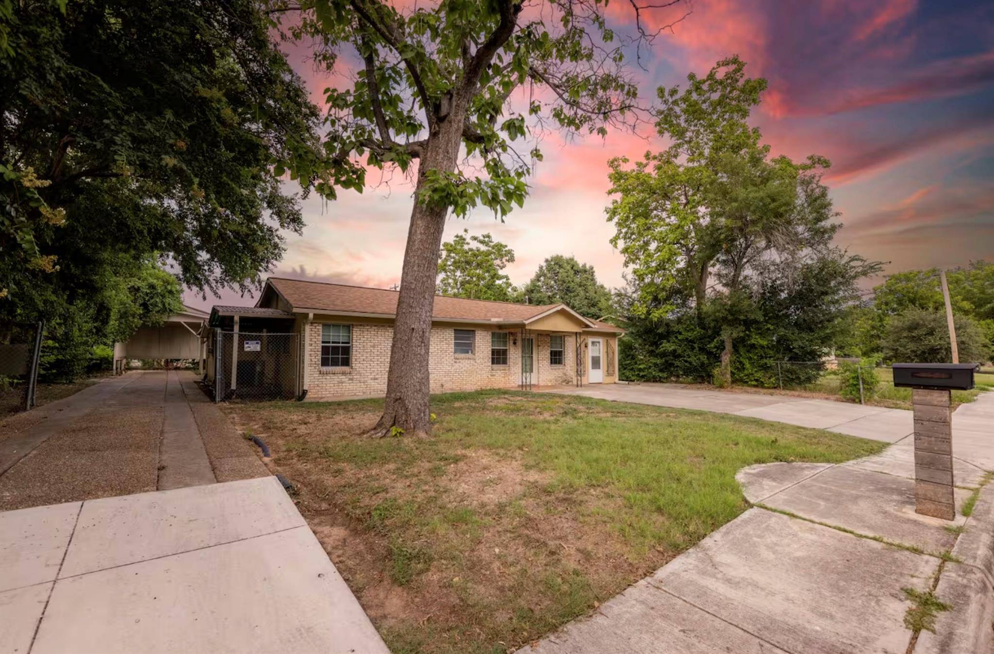 1303 Haynes ST, San Marcos, TX 78666