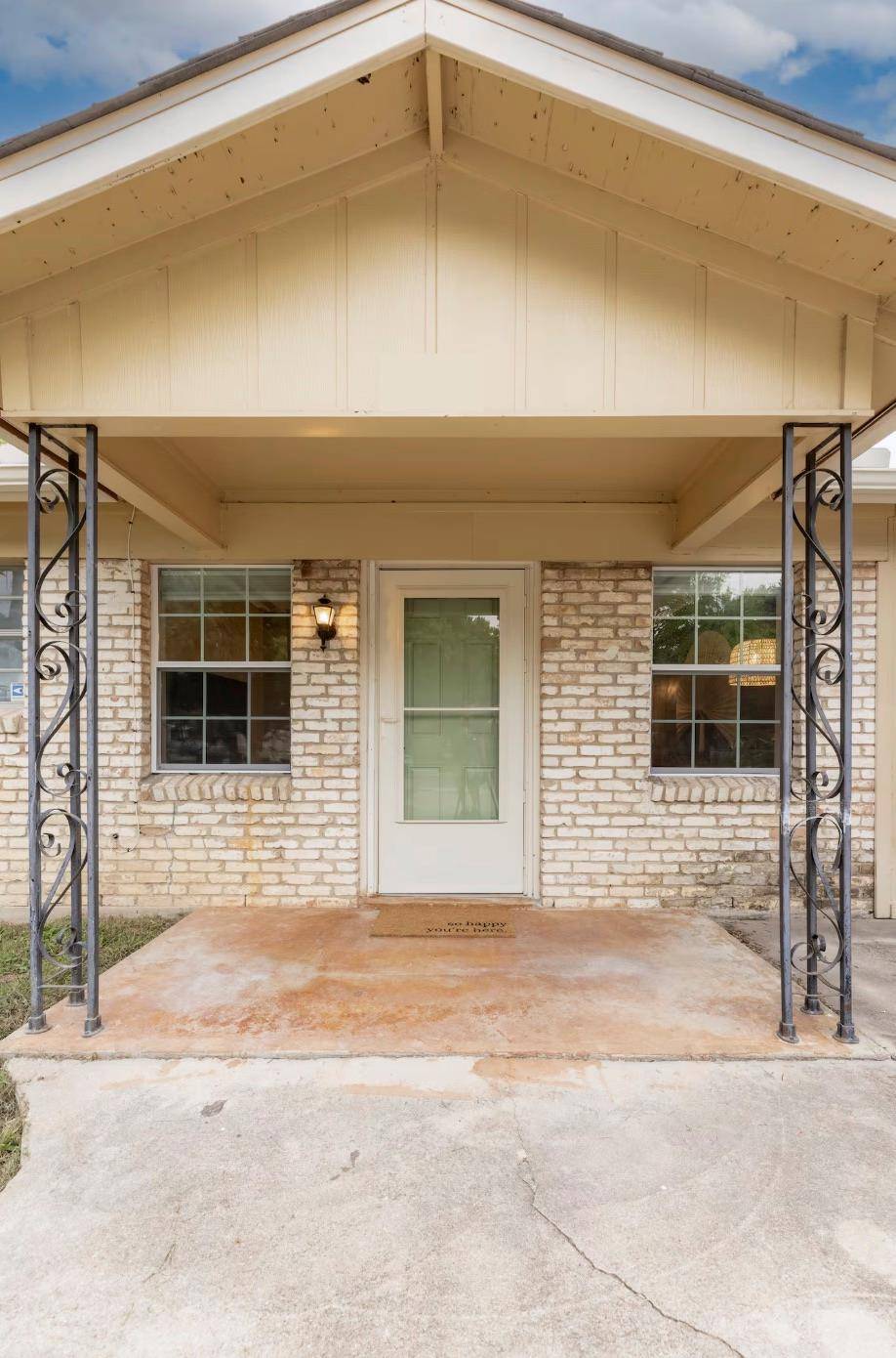 1303 Haynes ST, San Marcos, TX 78666