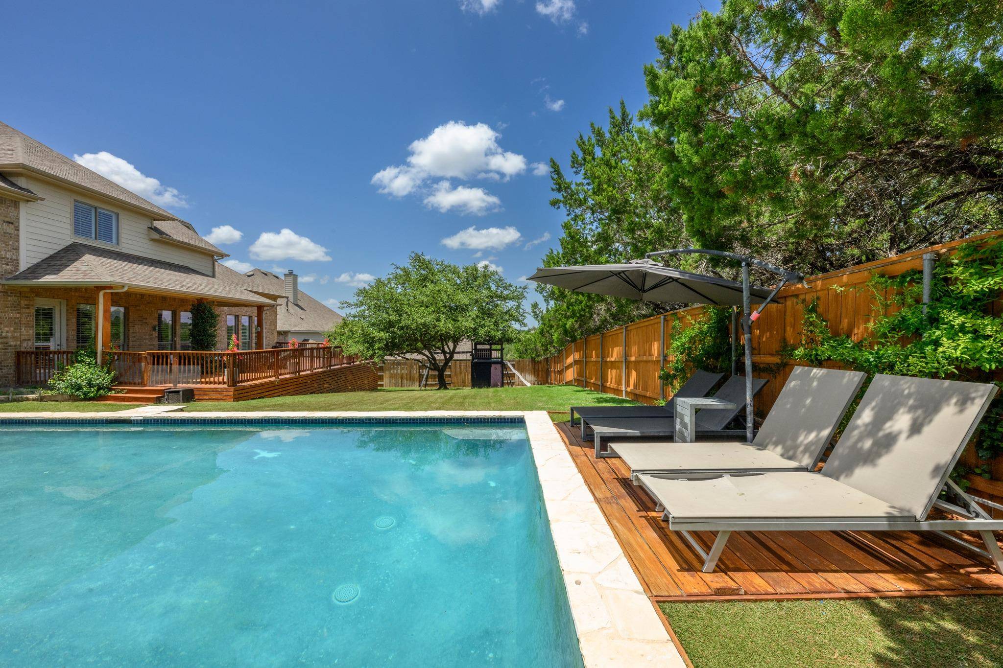 490 Aspen DR, Austin, TX 78737