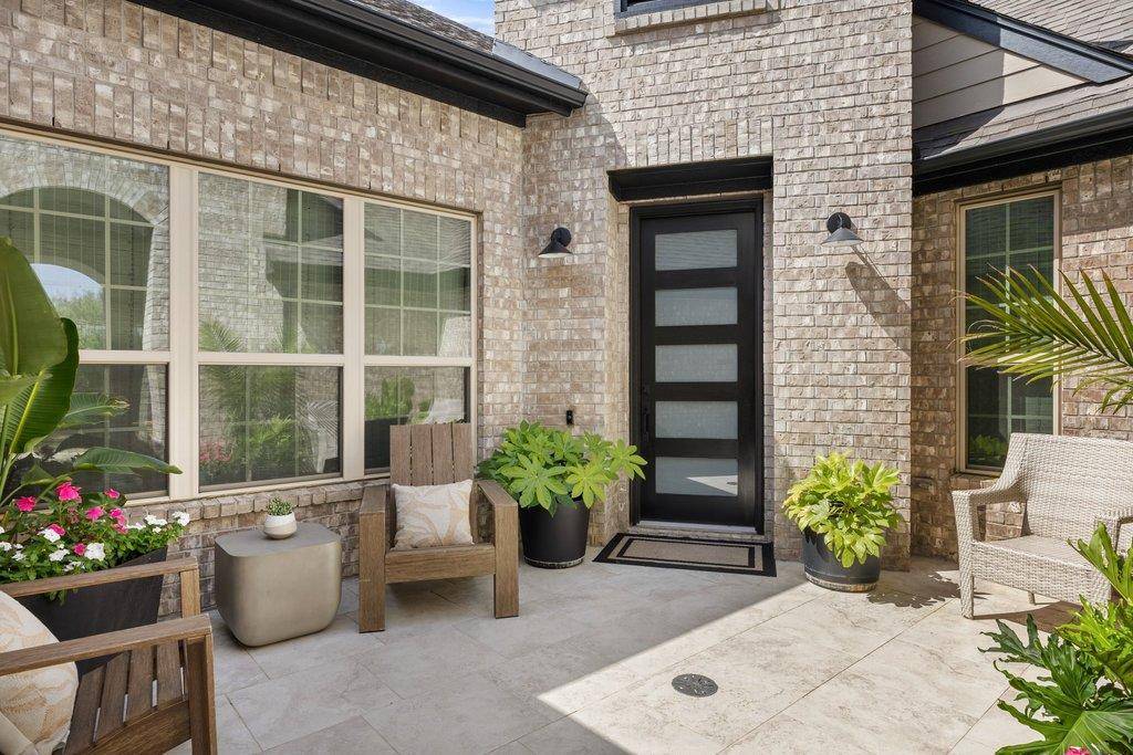 350 Jacksdaw DR, Austin, TX 78737