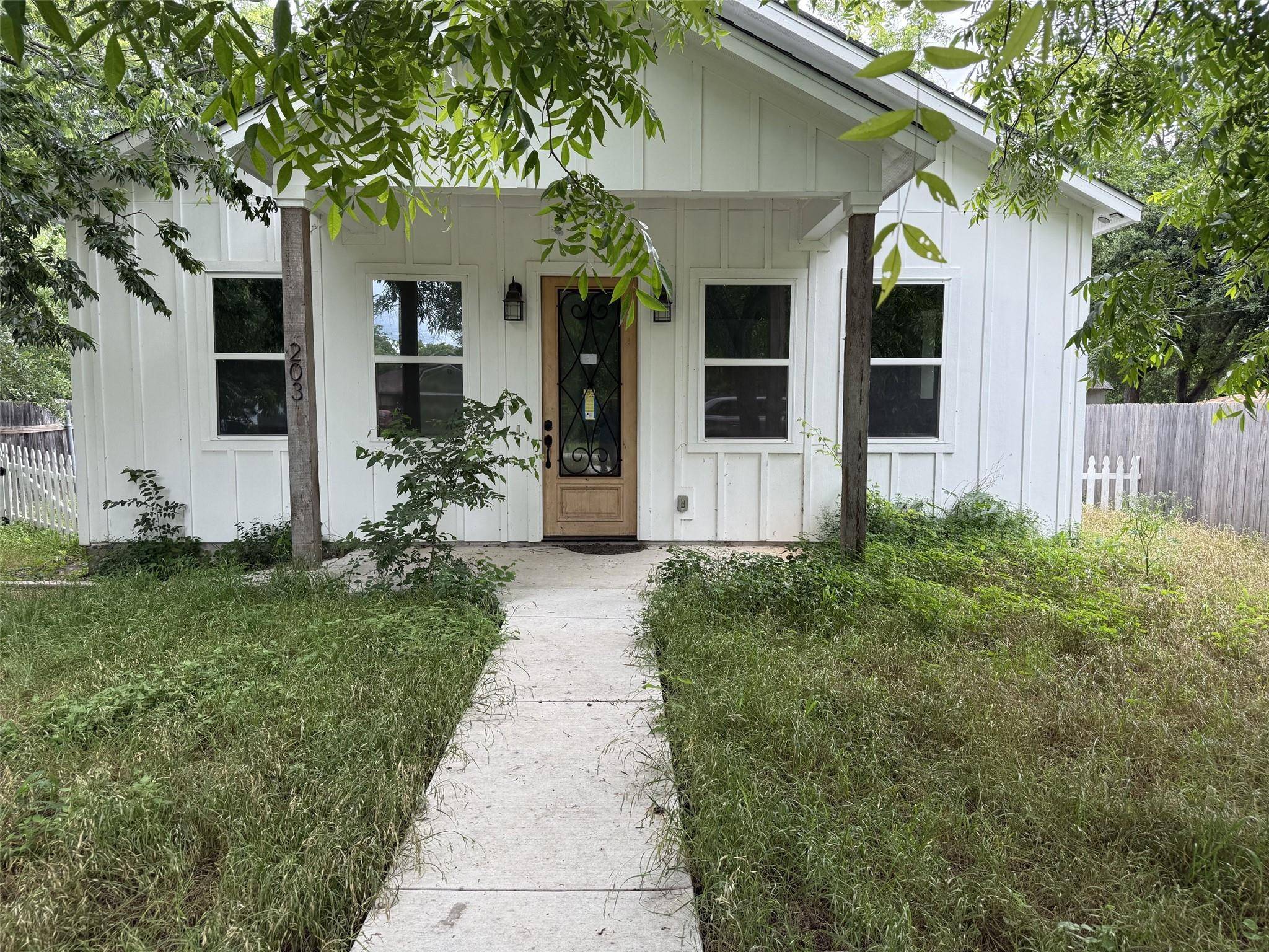 203 Vernon ST #A, Thrall, TX 76578