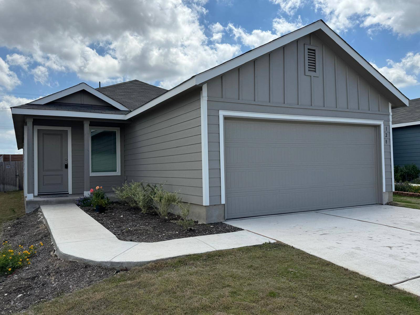 128 Burt Rainey LN, Jarrell, TX 76537